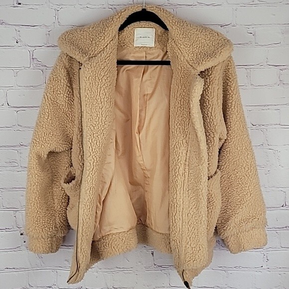 Elodie Sherpa Teddy Jacket. Size Small. Tan, Long sleeve. Zipper Closure - Picture 3 of 7